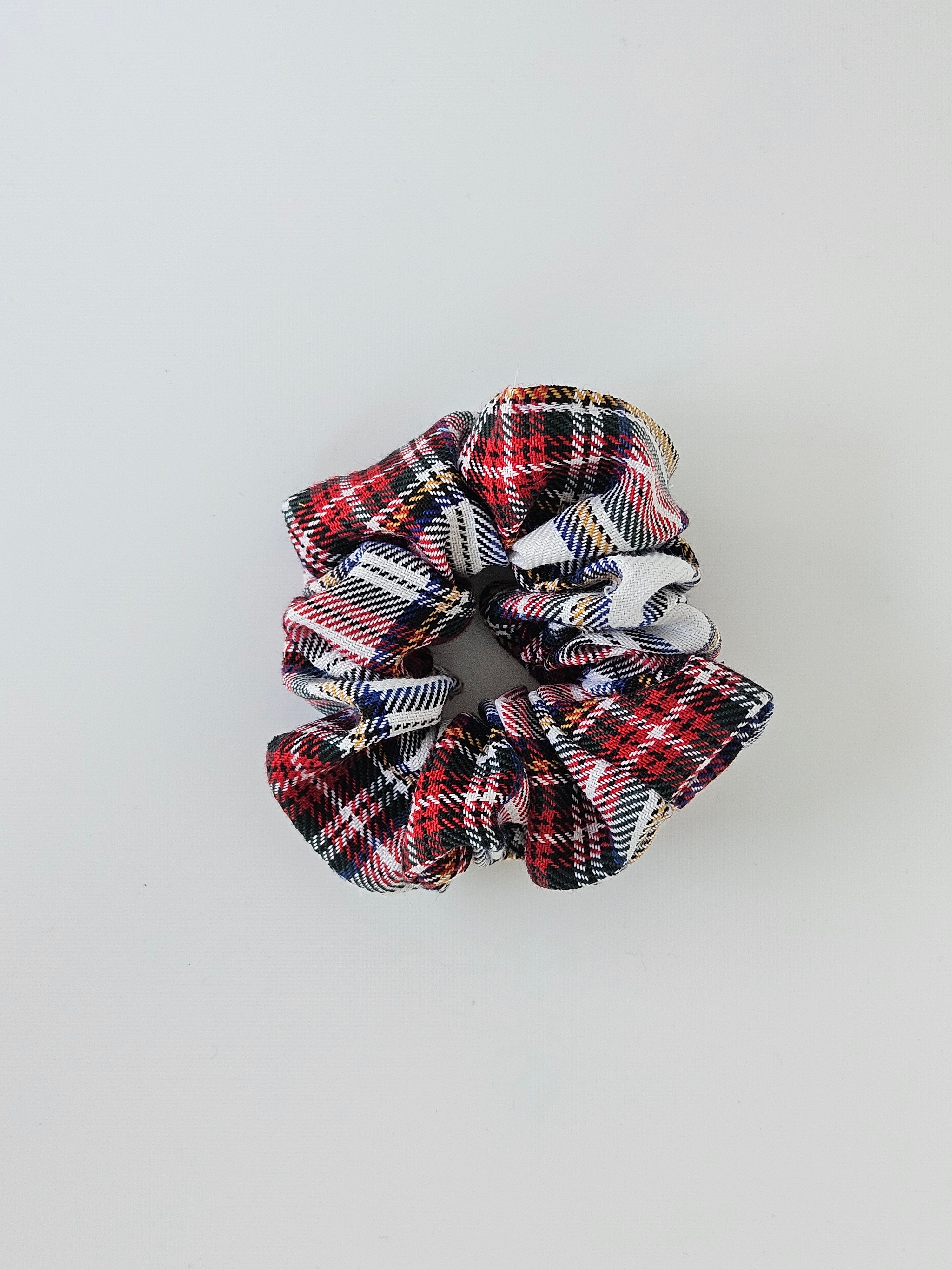 Plaid Scrunchie Holiday Inspired White