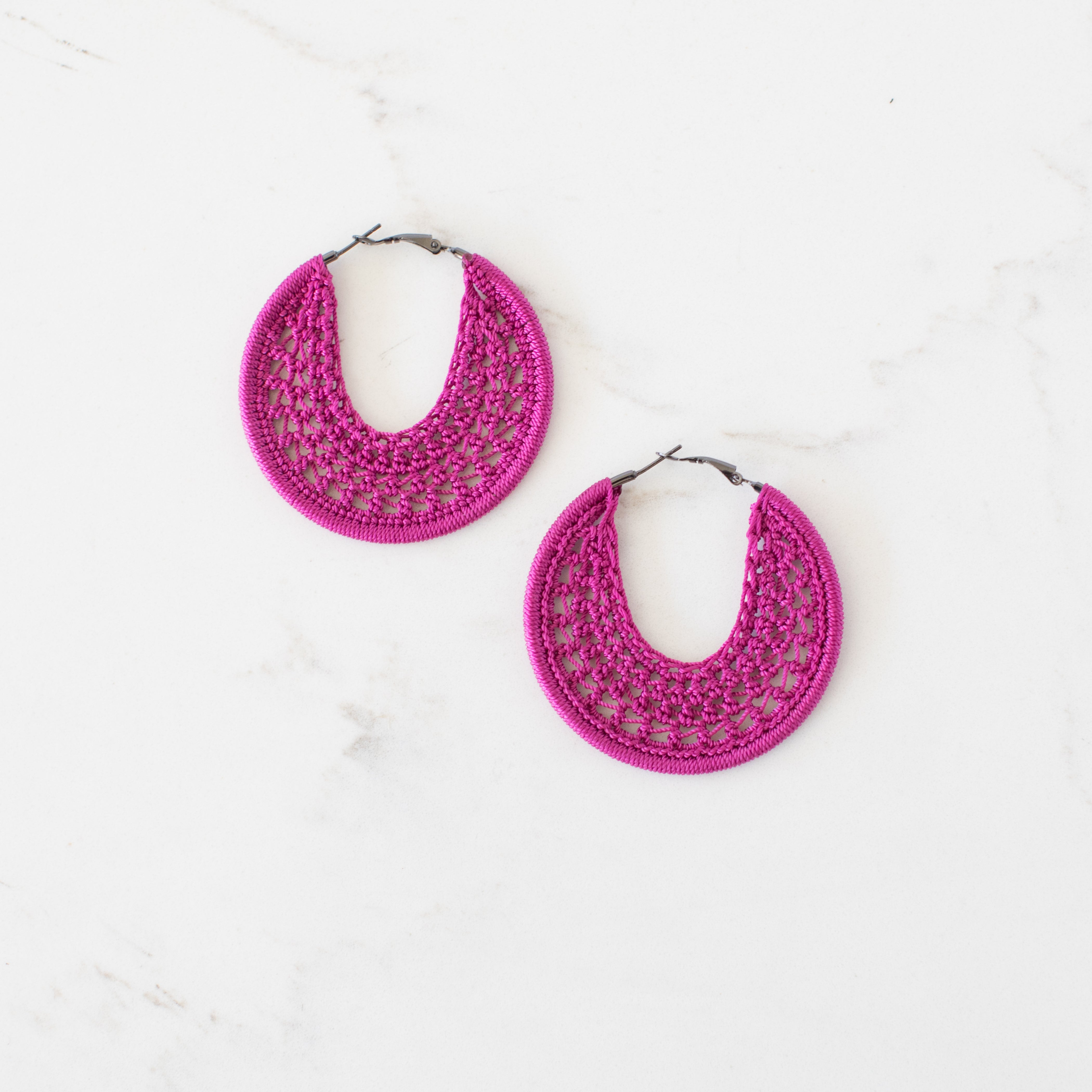 Lisa Earrings Magenta